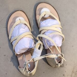 Journee Collection Comfort Foam‎ Cream Strappy Gladiator Sandals Size 6.5